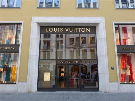 louis vuitton ladenzeile|Louis Vuitton in germany.